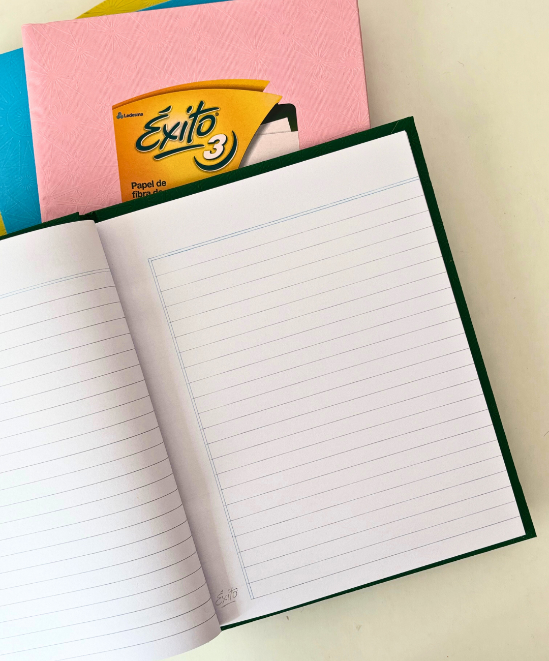 Cuaderno Exito universo tapa dura 48 hojas rayadas amarillo