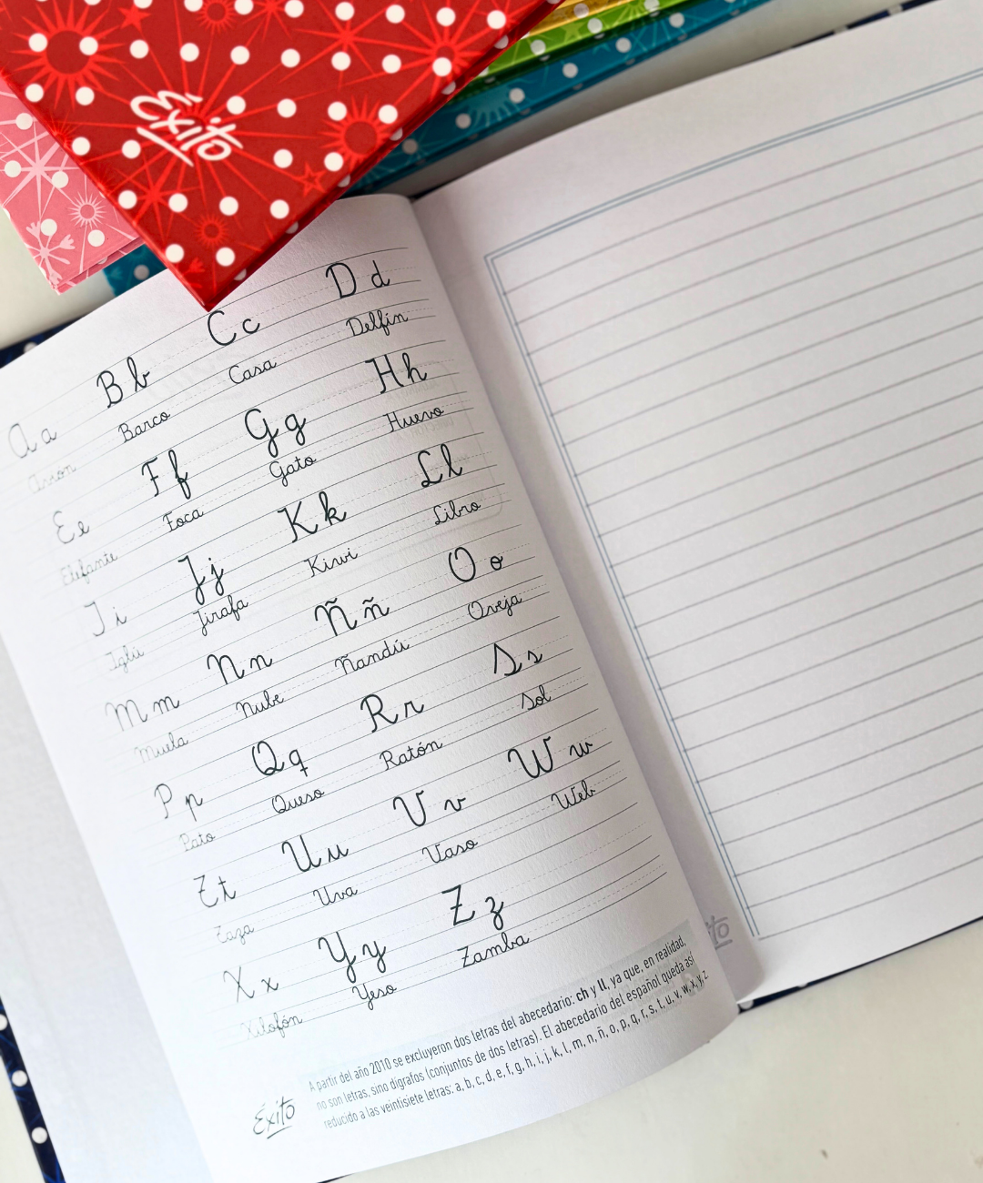 Cuaderno Exito lunares tapa dura 48 hojas rayadas amarillo